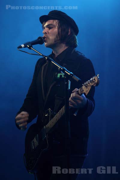 SUPERGRASS - 2009-07-30 - PAREDES DE COURA (Portugal) - Praia do Tabuao - Gareth Michael Coombes